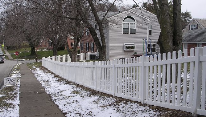 installing a fence during winter